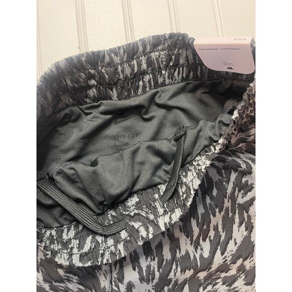 NWT Nike Girls One Woven High-Waisted Shorts Black Gray - Size Girl's Medium - Picture 2 of 5